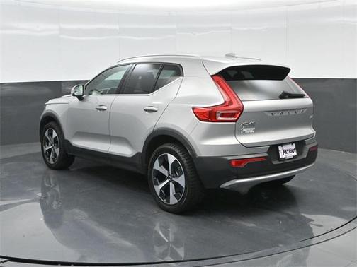 2024 Volvo XC40 B5 Plus Bright Theme