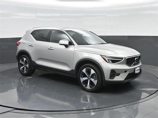 2024 Volvo XC40 B5 Plus Bright Theme