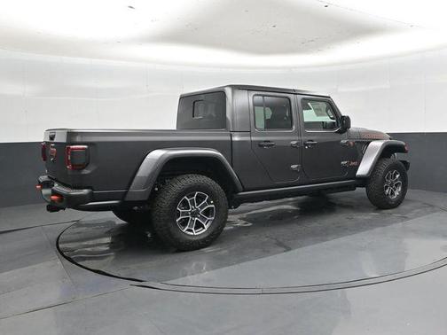 Granite Crystal Metallic Clearcoat 2026 Jeep Gladiator Mojave X 4x4