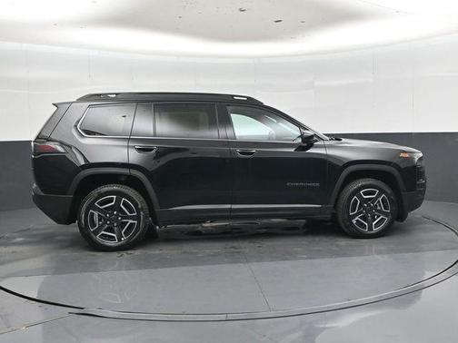 Diamond Black Crystal Pearlcoat 2026 Jeep Cherokee Limited