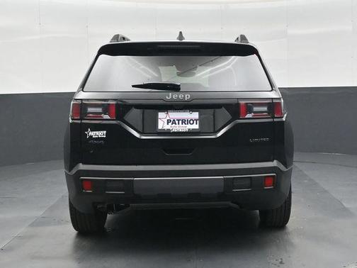 Diamond Black Crystal Pearlcoat 2026 Jeep Cherokee Limited