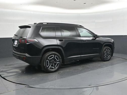 Diamond Black Crystal Pearlcoat 2026 Jeep Cherokee Limited