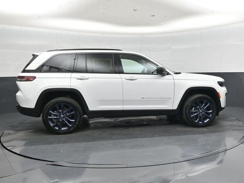 Bright White Clearcoat 2026 Jeep Grand Cherokee 85th Anniversary Edition