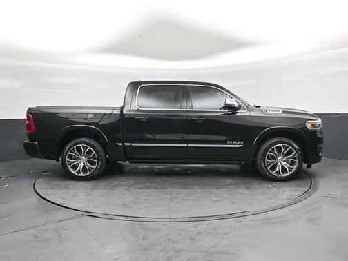 Diamond Black Crystal Pearlcoat 2026 RAM 1500 ST