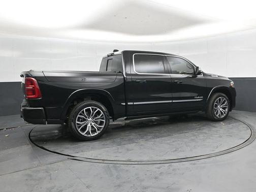 Diamond Black Crystal Pearlcoat 2026 RAM 1500 ST