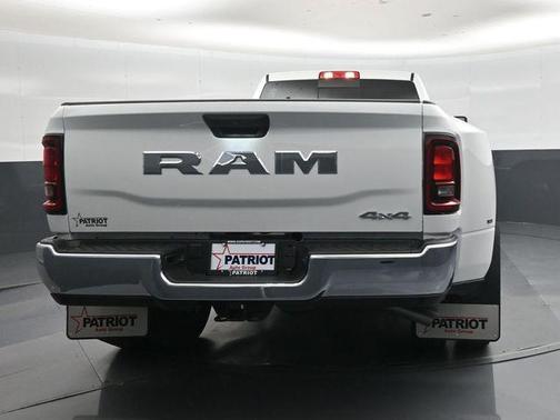 Bright White Clearcoat 2026 RAM 3500 Tradesman Crew Cab 4x4 8' Box