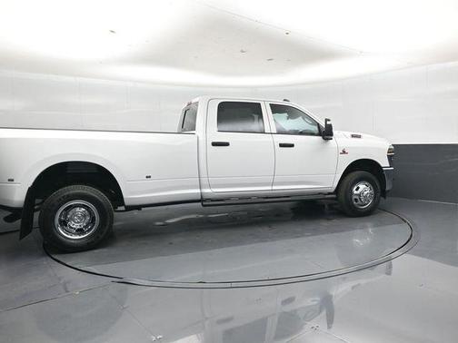 Bright White Clearcoat 2026 RAM 3500 Tradesman Crew Cab 4x4 8' Box