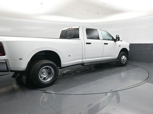 Bright White Clearcoat 2026 RAM 3500 Tradesman Crew Cab 4x4 8' Box