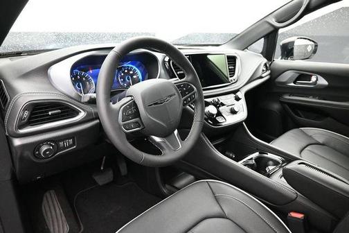 Bright White Clearcoat 2026 Chrysler Pacifica Limited
