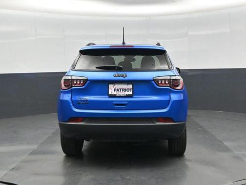 Hydro Blue Pearlcoat 2026 Jeep Compass Latitude
