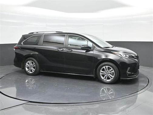2022 Toyota Sienna XSE 7 Passenger