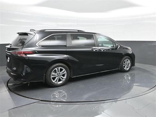 2022 Toyota Sienna XSE 7 Passenger