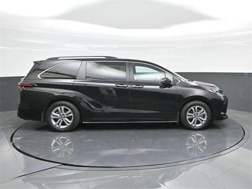 2022 Toyota Sienna XSE 7 Passenger