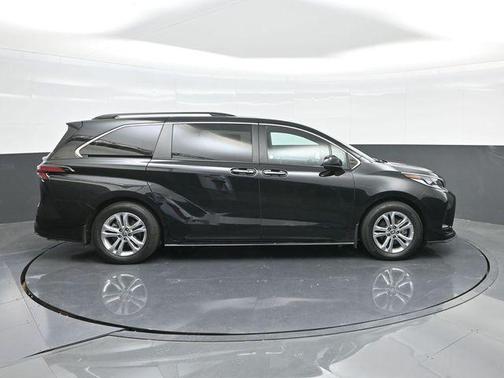 Midnight Black Metallic 2022 Toyota Sienna XSE 7 Passenger