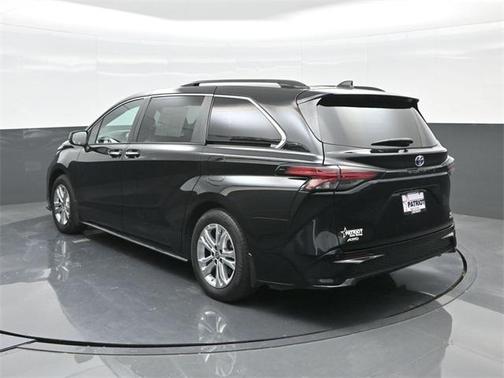 2022 Toyota Sienna XSE 7 Passenger