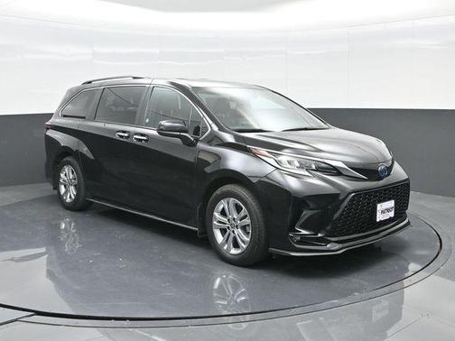 Midnight Black Metallic 2022 Toyota Sienna XSE 7 Passenger