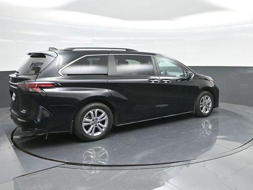 Midnight Black Metallic 2022 Toyota Sienna XSE 7 Passenger