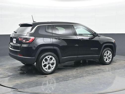 Diamond Black Crystal Pearlcoat 2025 Jeep Compass Sport
