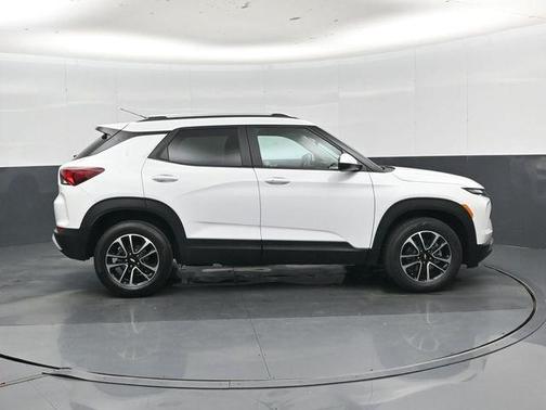 Summit White 2025 Chevrolet Trailblazer LT