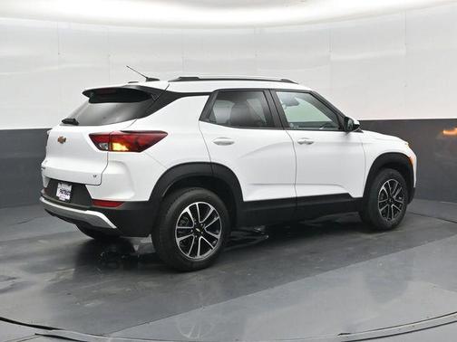 Summit White 2025 Chevrolet Trailblazer LT