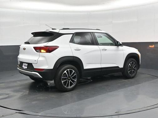 Summit White 2025 Chevrolet Trailblazer LT