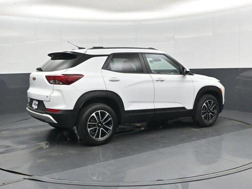 Summit White 2025 Chevrolet Trailblazer LT