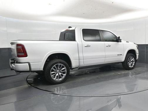Ivory White Tri-Coat Pearlcoat 2021 RAM 1500 Laramie