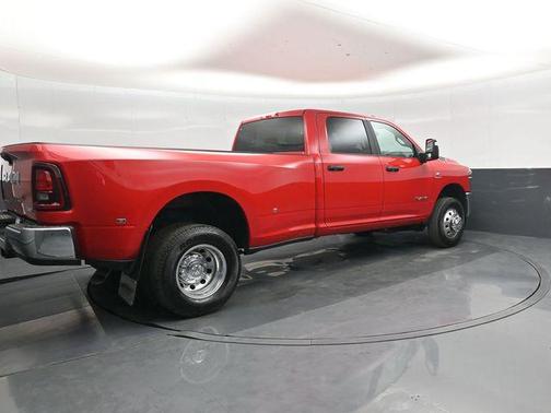 Flame Red Clearcoat 2026 RAM 3500 Big Horn Crew Cab 4x4 8' Box