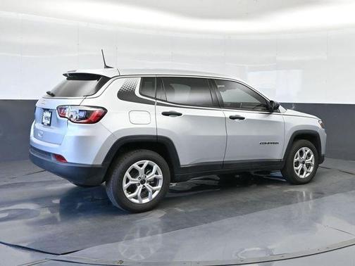Silver Zynith Metallic Clearcoat 2025 Jeep Compass Sport