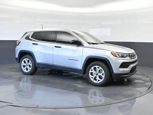 Silver Zynith Metallic Clearcoat 2025 Jeep Compass Sport