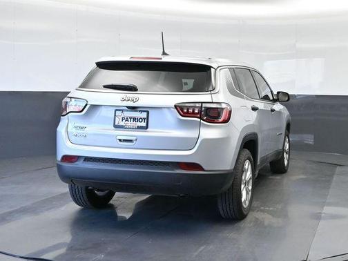 Silver Zynith Metallic Clearcoat 2025 Jeep Compass Sport