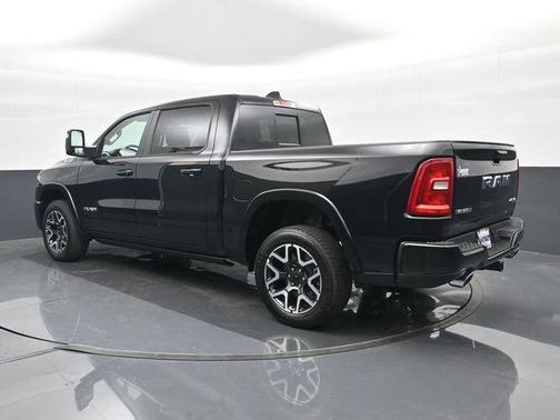 Diamond Black Crystal Pearlcoat 2025 RAM 1500 Laramie