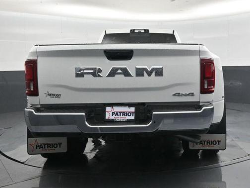 Bright White Clearcoat 2026 RAM 3500 Tradesman Crew Cab 4x4 8' Box