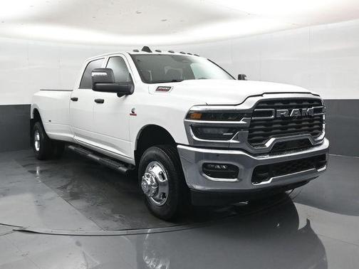 Bright White Clearcoat 2026 RAM 3500 Tradesman Crew Cab 4x4 8' Box