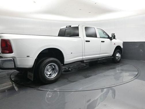 Bright White Clearcoat 2026 RAM 3500 Tradesman Crew Cab 4x4 8' Box