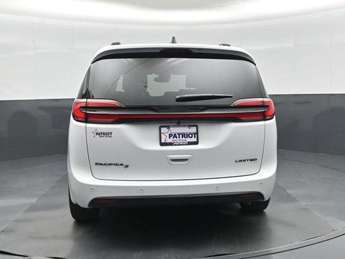 Pw7 2027 Chrysler Pacifica Limited