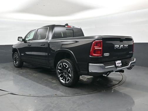 Diamond Black Crystal Pearlcoat 2026 RAM 1500 Longhorn