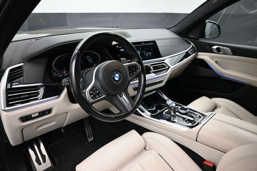 Black Sapphire Metallic 2022 BMW X7 M50i