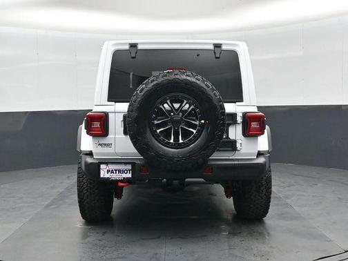 Bright White Clearcoat 2026 Jeep Wrangler Rubicon