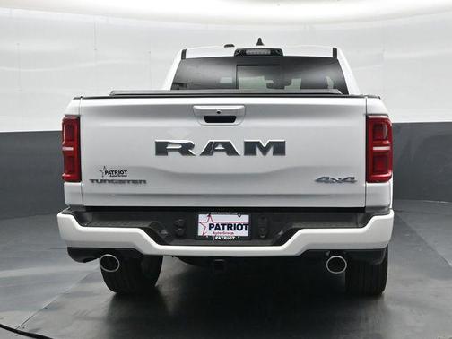 Ivory White Tri-Coat Pearlcoat 2026 RAM 1500 ST