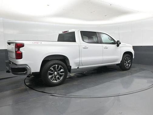 Summit White 2022 Chevrolet Silverado 1500 LT
