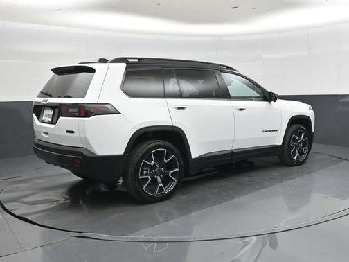 Bright White Clearcoat 2026 Jeep Cherokee Overland