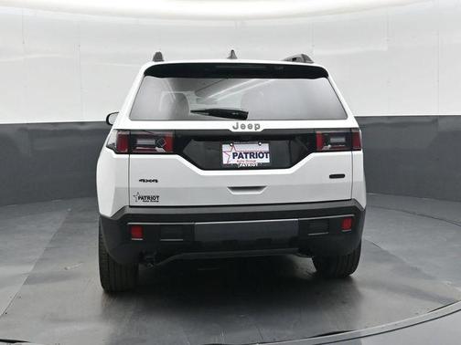 Bright White Clearcoat 2026 Jeep Cherokee Overland