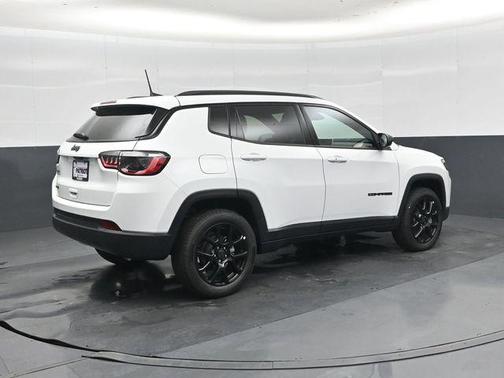 Bright White Clearcoat 2026 Jeep Compass Latitude