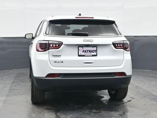 Bright White Clearcoat 2025 Jeep Compass Sport