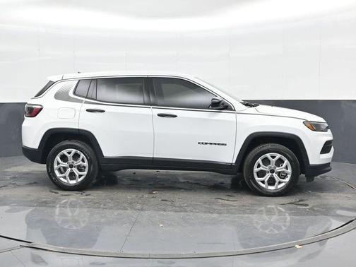 Bright White Clearcoat 2025 Jeep Compass Sport