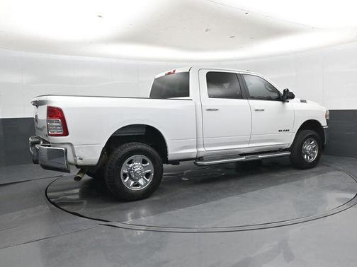 Bright White Clearcoat 2022 RAM 2500 Big Horn Crew Cab 4x4 6'4' Box