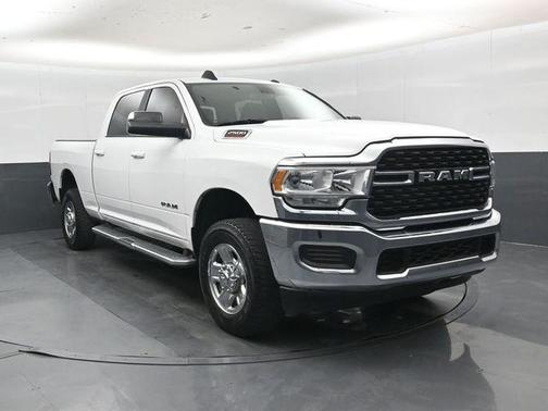 Bright White Clearcoat 2022 RAM 2500 Big Horn Crew Cab 4x4 6'4' Box
