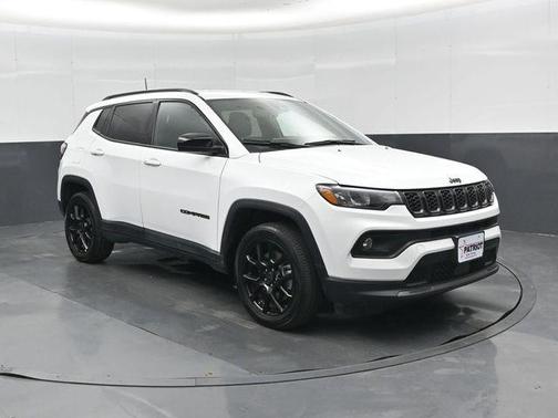 Bright White Clearcoat 2025 Jeep Compass Latitude