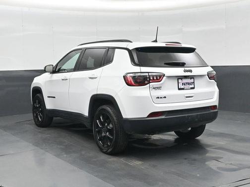 Bright White Clearcoat 2025 Jeep Compass Latitude
